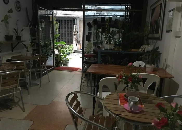 24 Hostal *