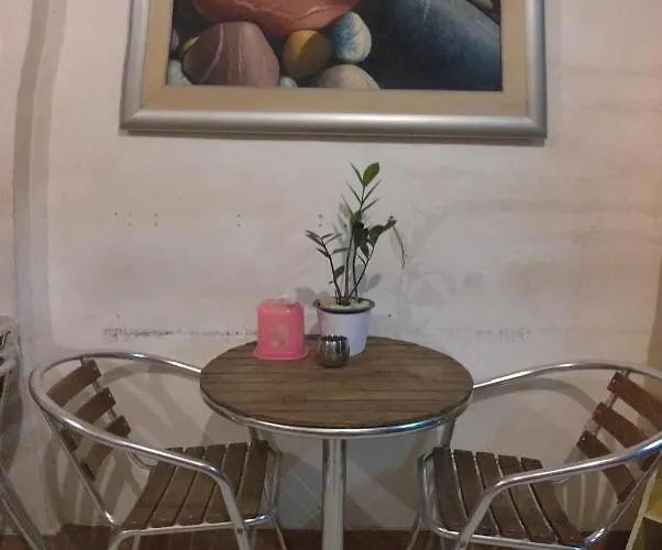Hostal 24 *