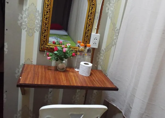 Hostal 24 *